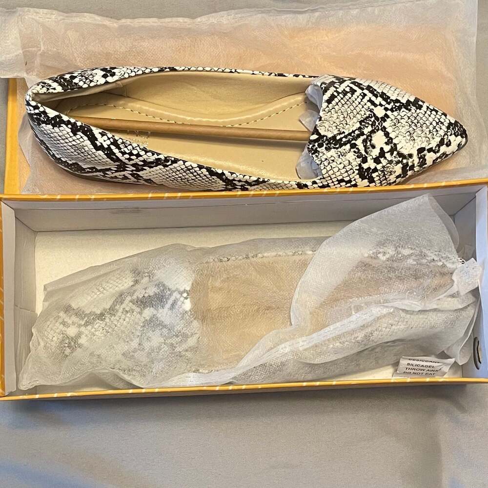 Musshoe Pointed Toe Snakeskin Print Ballet Flats Size 10
